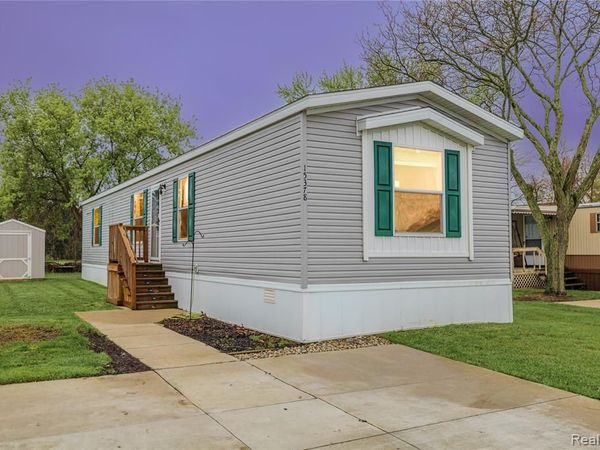 15378 Cartier , Clinton Twp, MI 48038