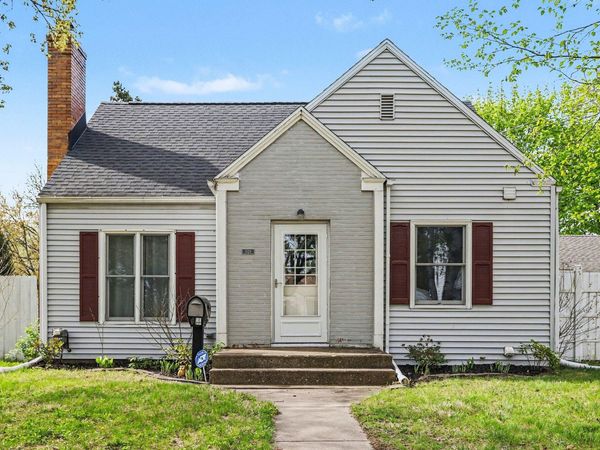 1528 Roseland Avenue, Kalamazoo, MI 49001