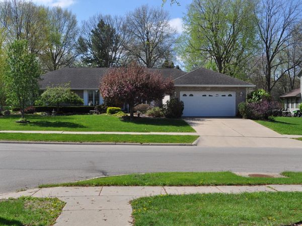 3001 Countryside Lane, FREEPORT, IL 61032