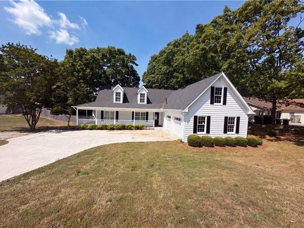 520 Fawn Lane , Loganville, GA 30052