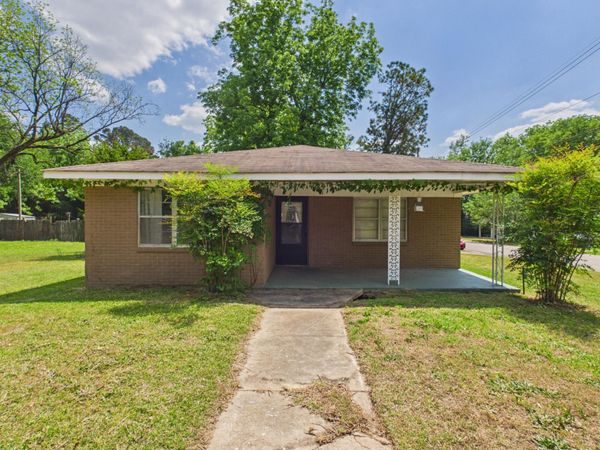 110 Jefferson, West Point, MS 39773