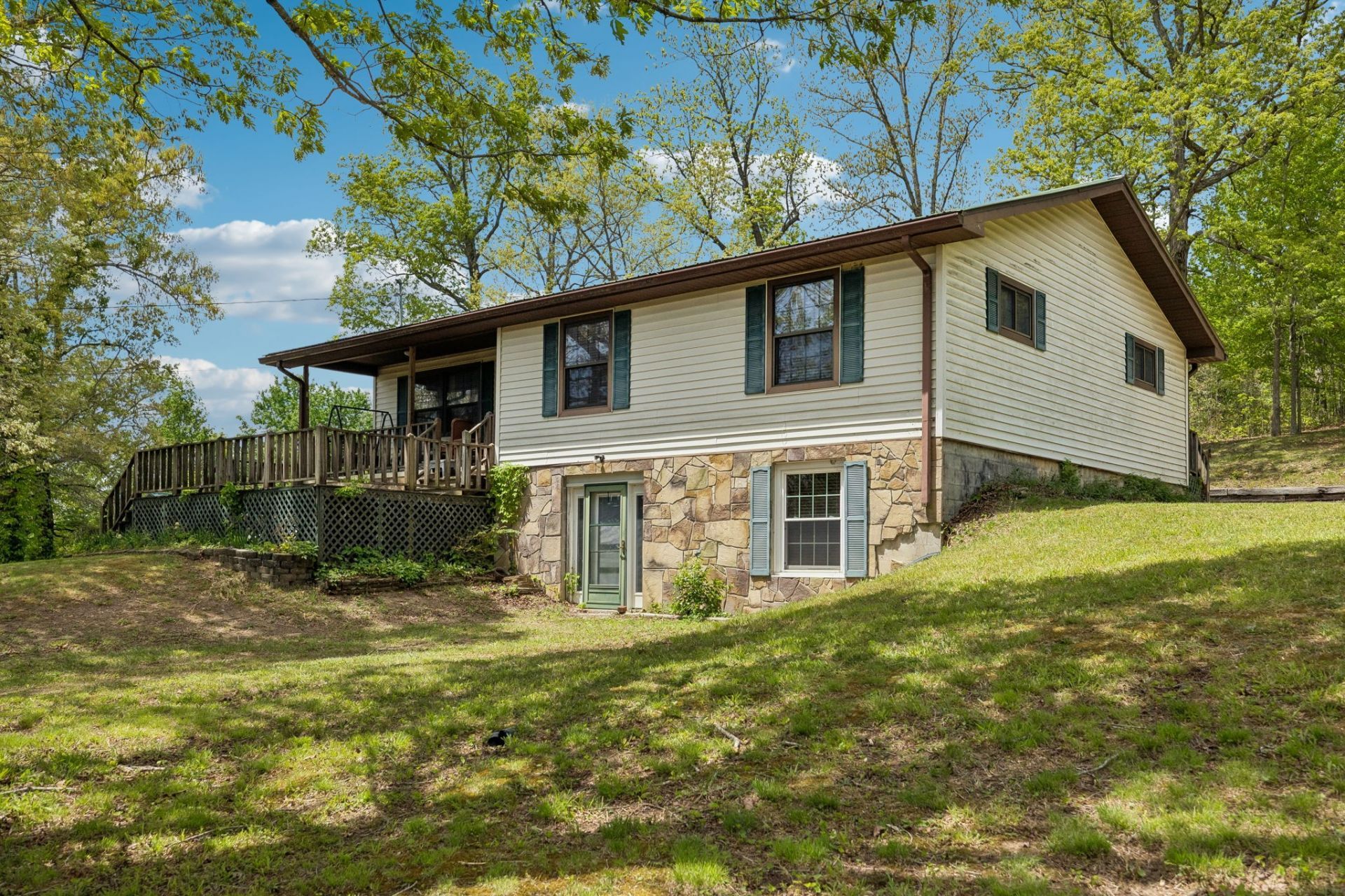 2137 Pigeon Springs Rd, Tracy City, TN 37387 Main Photo