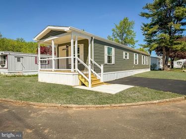 3201 CLAYSBURG DRIVE, MORRISVILLE, PA 19067