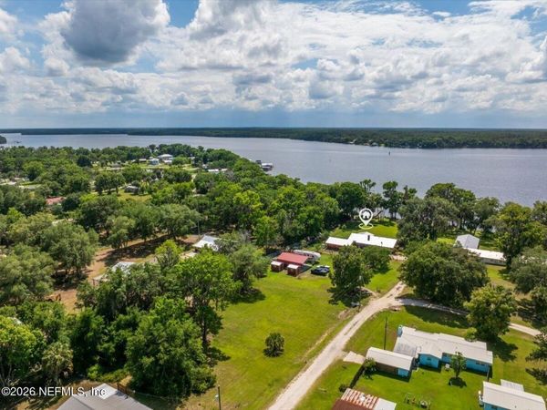 117 ST JOHNS FISHING LODGE Road, Crescent City, FL 32112