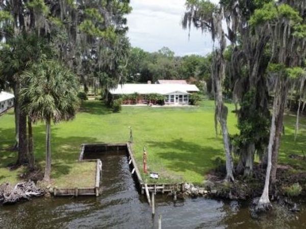 117 ST JOHNS FISHING LODGE Road, Crescent City, FL 32112