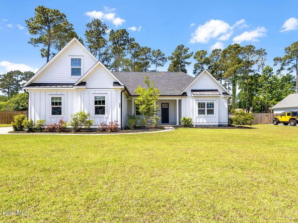 506 Crown Pointe Drive, Hampstead, NC 28443