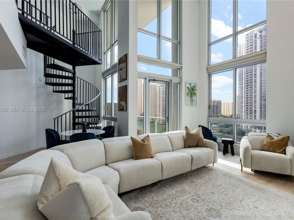 300 S Biscayne Blvd , Unit L-1014, Miami, FL 33131