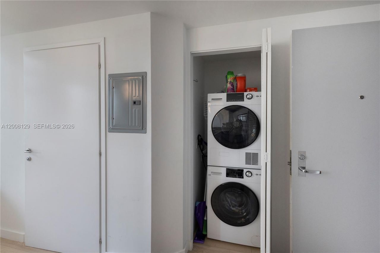 300 S Biscayne Blvd , Unit L-1014, Miami, FL 33131 Photo