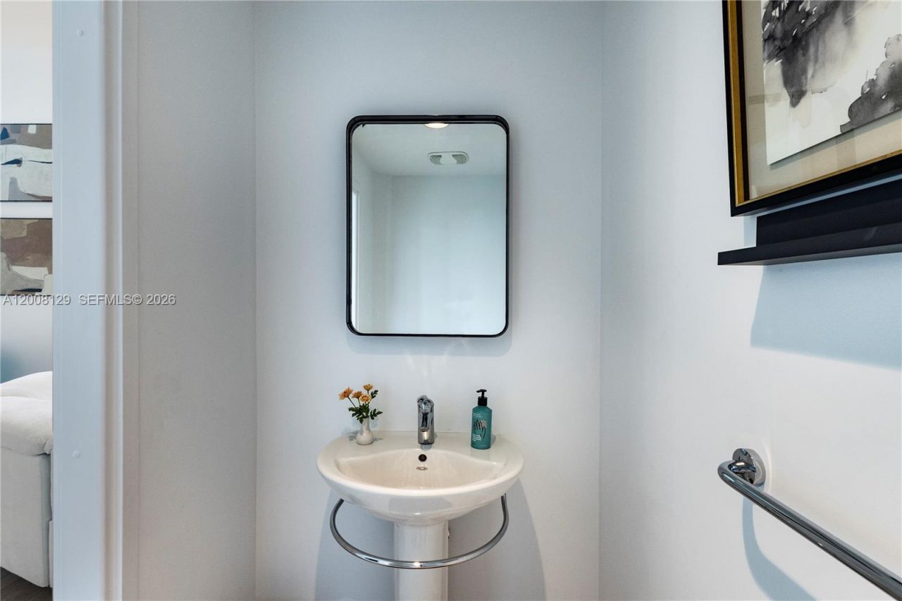 300 S Biscayne Blvd , Unit L-1014, Miami, FL 33131 Photo