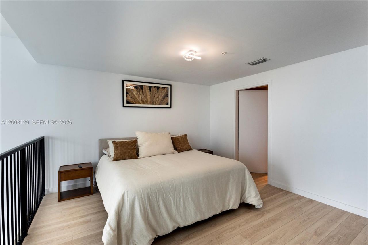 300 S Biscayne Blvd , Unit L-1014, Miami, FL 33131 Photo