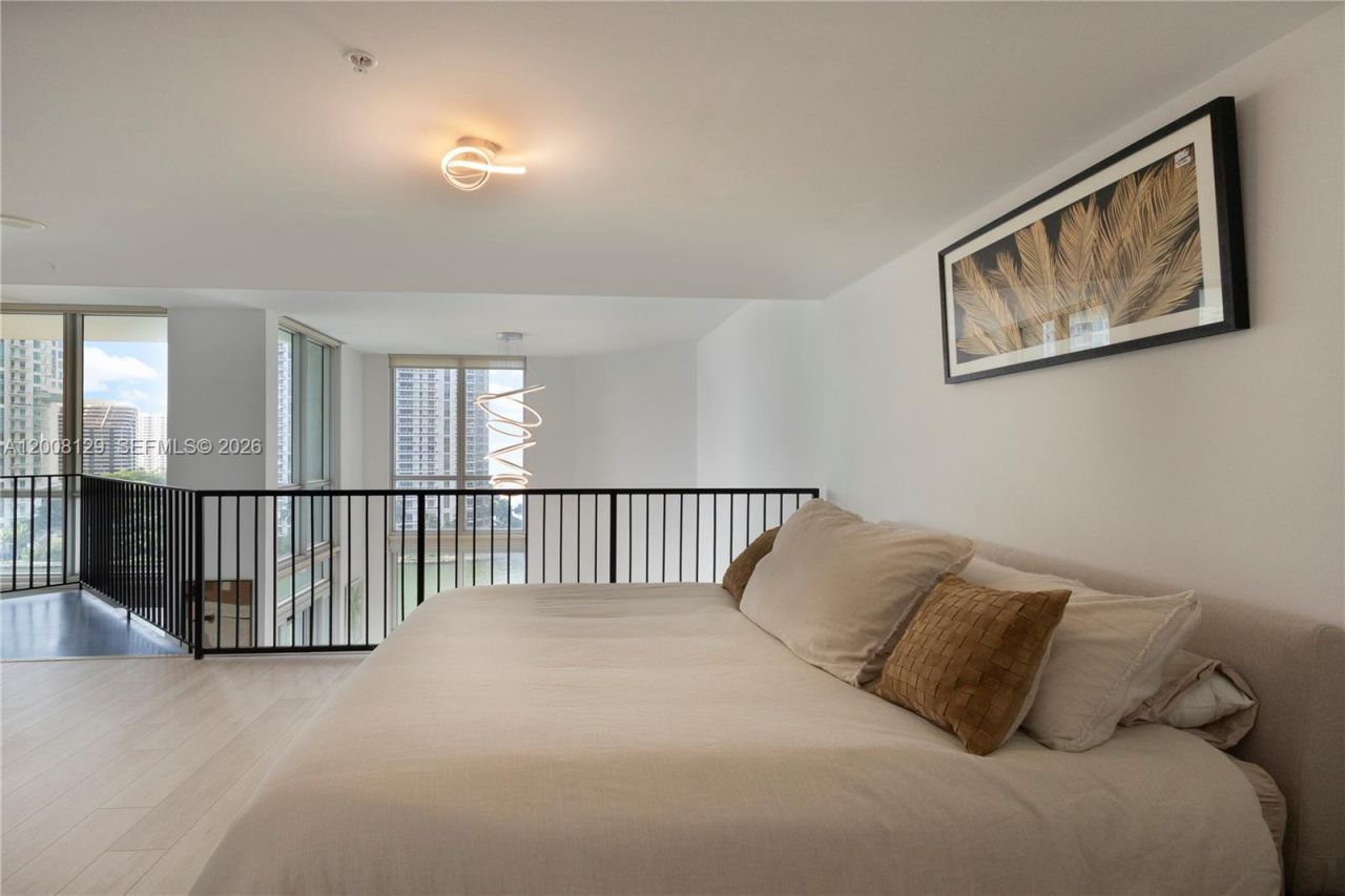300 S Biscayne Blvd , Unit L-1014, Miami, FL 33131 Photo
