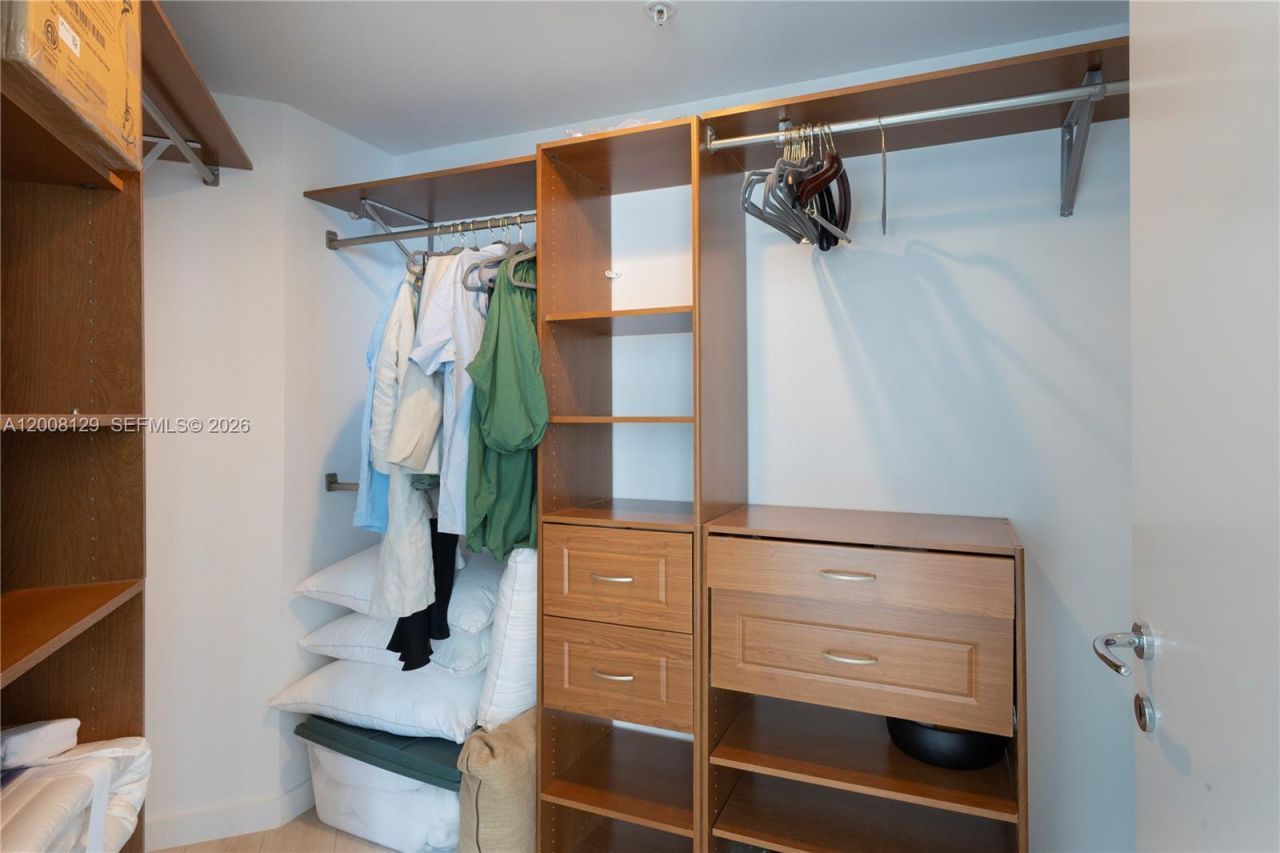 300 S Biscayne Blvd , Unit L-1014, Miami, FL 33131 Photo