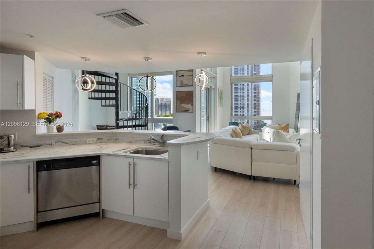 300 S Biscayne Blvd , Unit L-1014, Miami, FL 33131 Photo