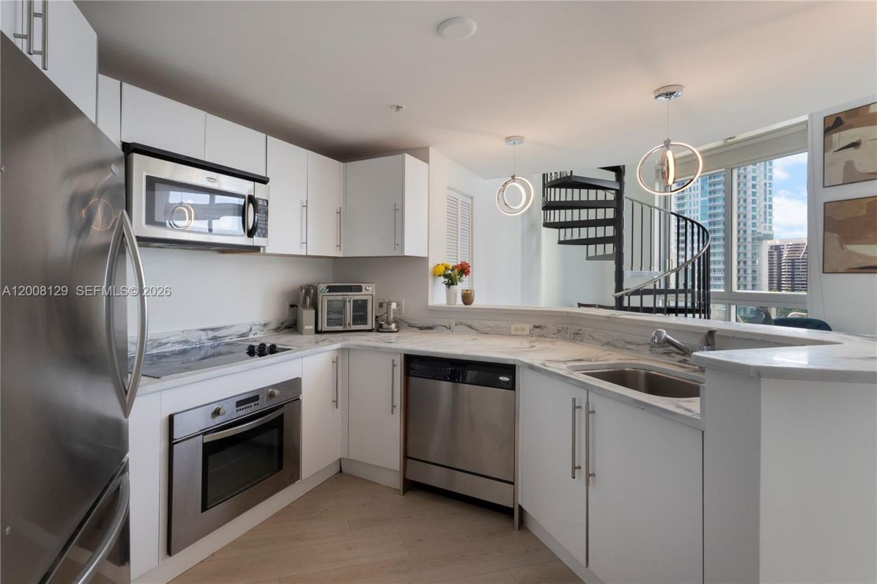 300 S Biscayne Blvd , Unit L-1014, Miami, FL 33131 Photo