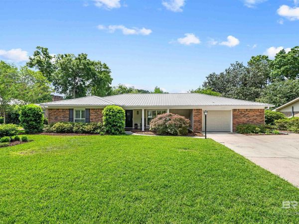 10 Paddock Drive, Fairhope, AL 36532