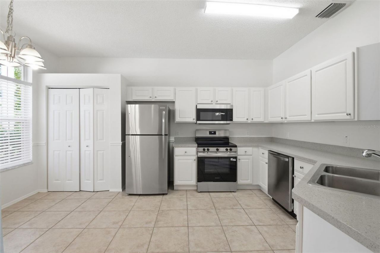 823 Springwood Circle, Bradenton, FL 34212 Photo