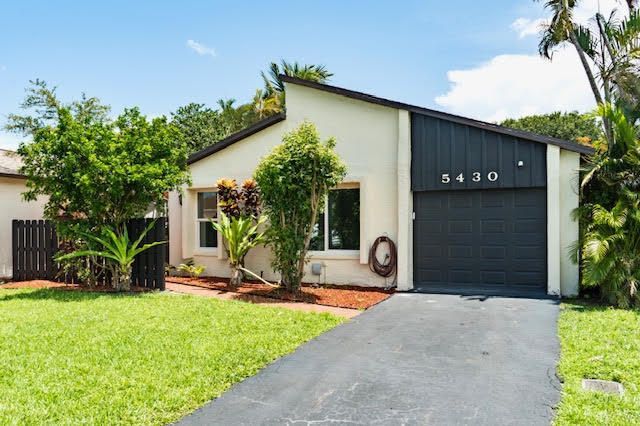 5430 Mirror Lakes Boulevard Boynton Beach, FL 33472