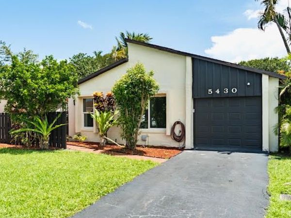 5430 Mirror Lakes Boulevard, Boynton Beach, FL 33472
