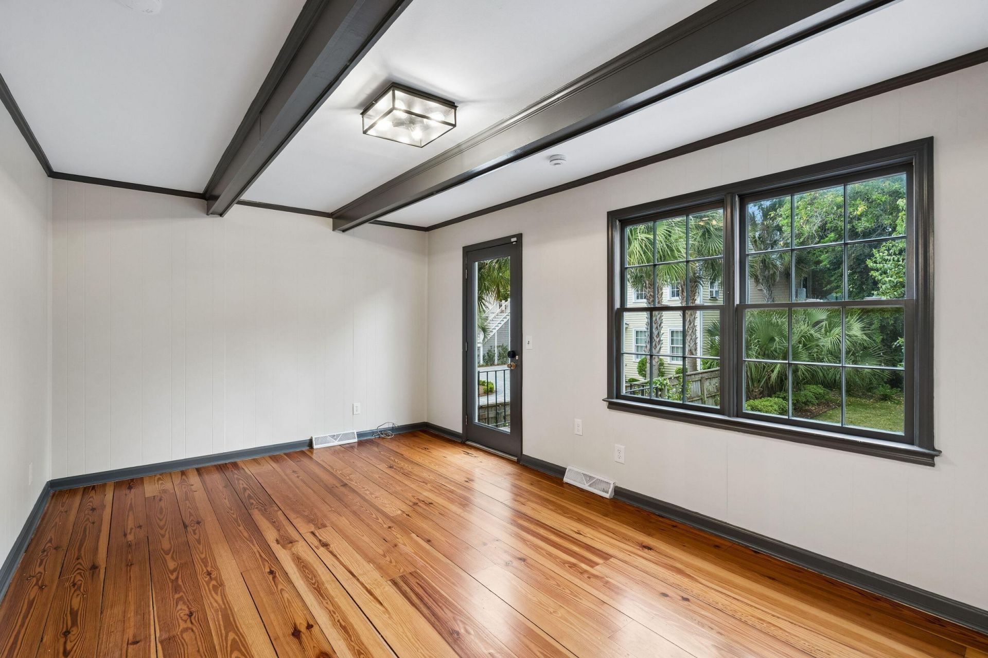 102 Beaufain Street Photo 16