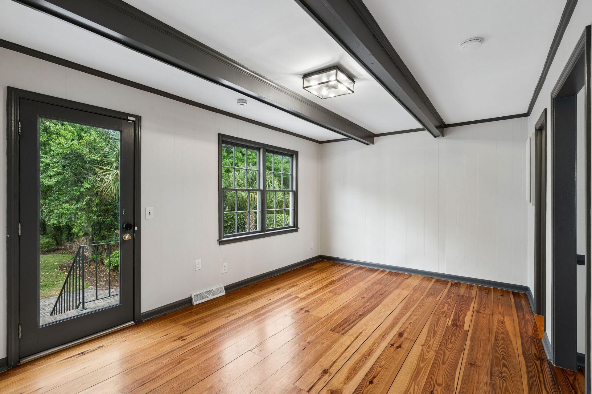 102 Beaufain Street Photo 17