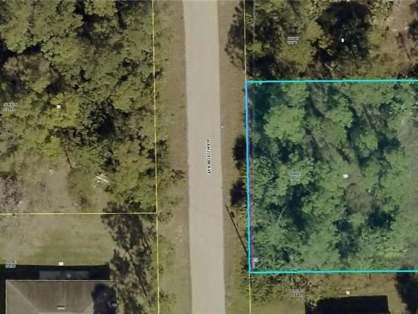 410 Hamilton AVE , LEHIGH ACRES, FL 33972