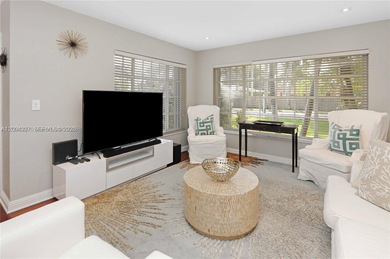 1147 Buchanan St , Hollywood, FL 33019 Photo
