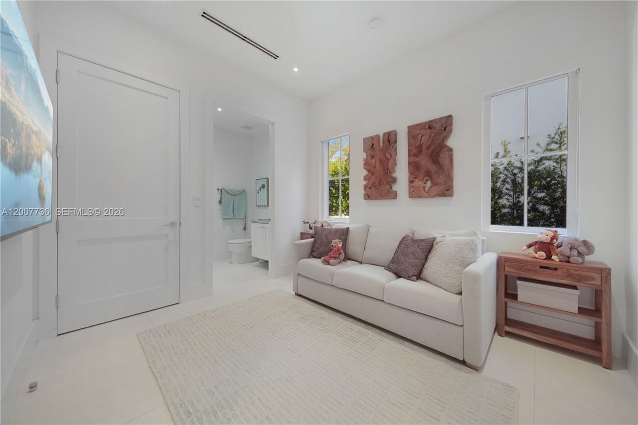 6901 Veronese St, Coral Gables, FL 33146 Photo