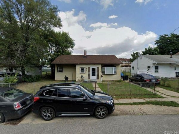 12 Croydon Road , Amityville, NY 11701