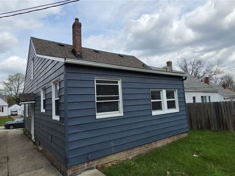 12304 Tonsing Drive, Garfield Heights, OH 44125 Photo 3