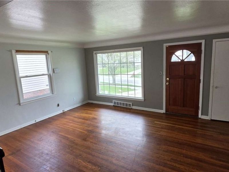 12304 Tonsing Drive, Garfield Heights, OH 44125 Photo 4