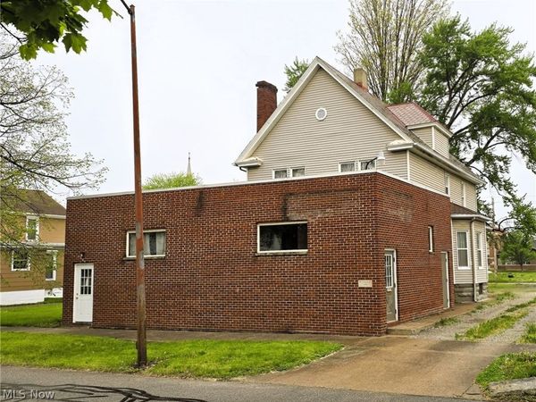 229 5th Street , Elyria, OH 44035