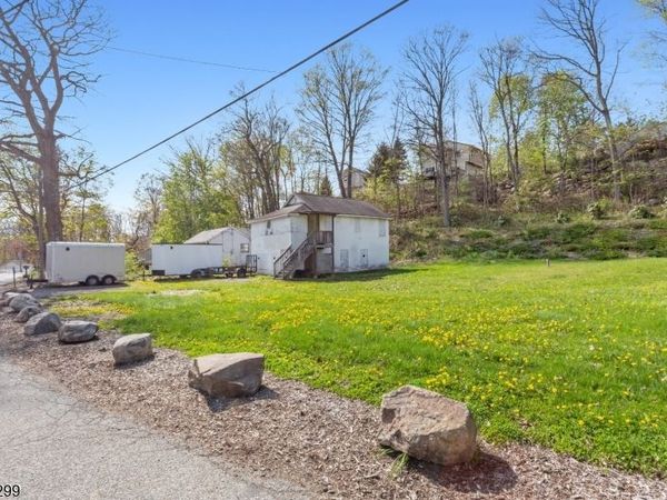 19 Dunham Rd, West Milford, NJ 07421
