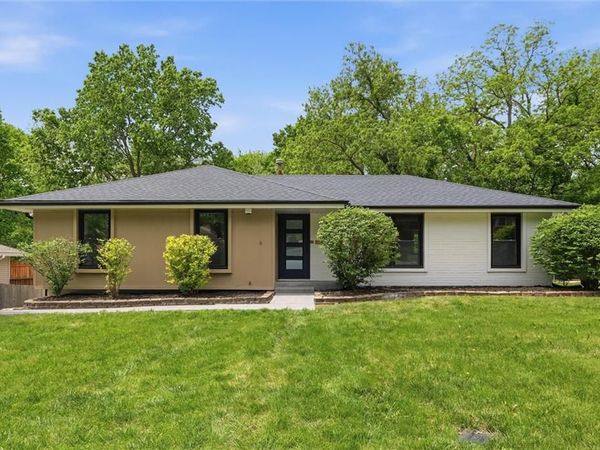 6832 NW Pleasant View Drive, Parkville, MO 64152