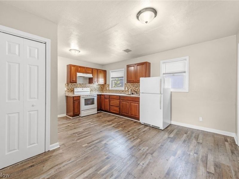 910 Ardella Avenue, Akron, OH 44306 Photo 6