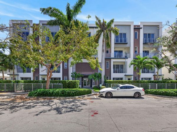 1044 NE 18th Avenue, Unit 203, Fort Lauderdale, FL 33304