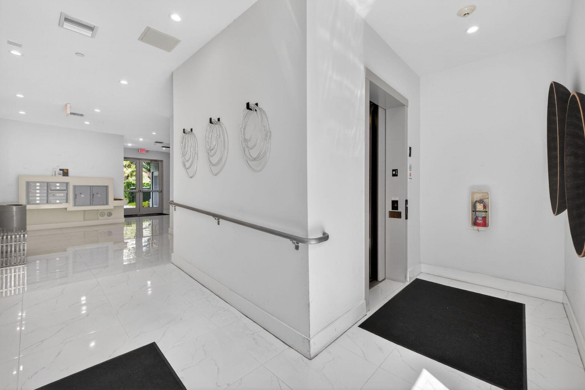 1044 NE 18th Avenue, Unit 203, Fort Lauderdale, FL 33304 Photo