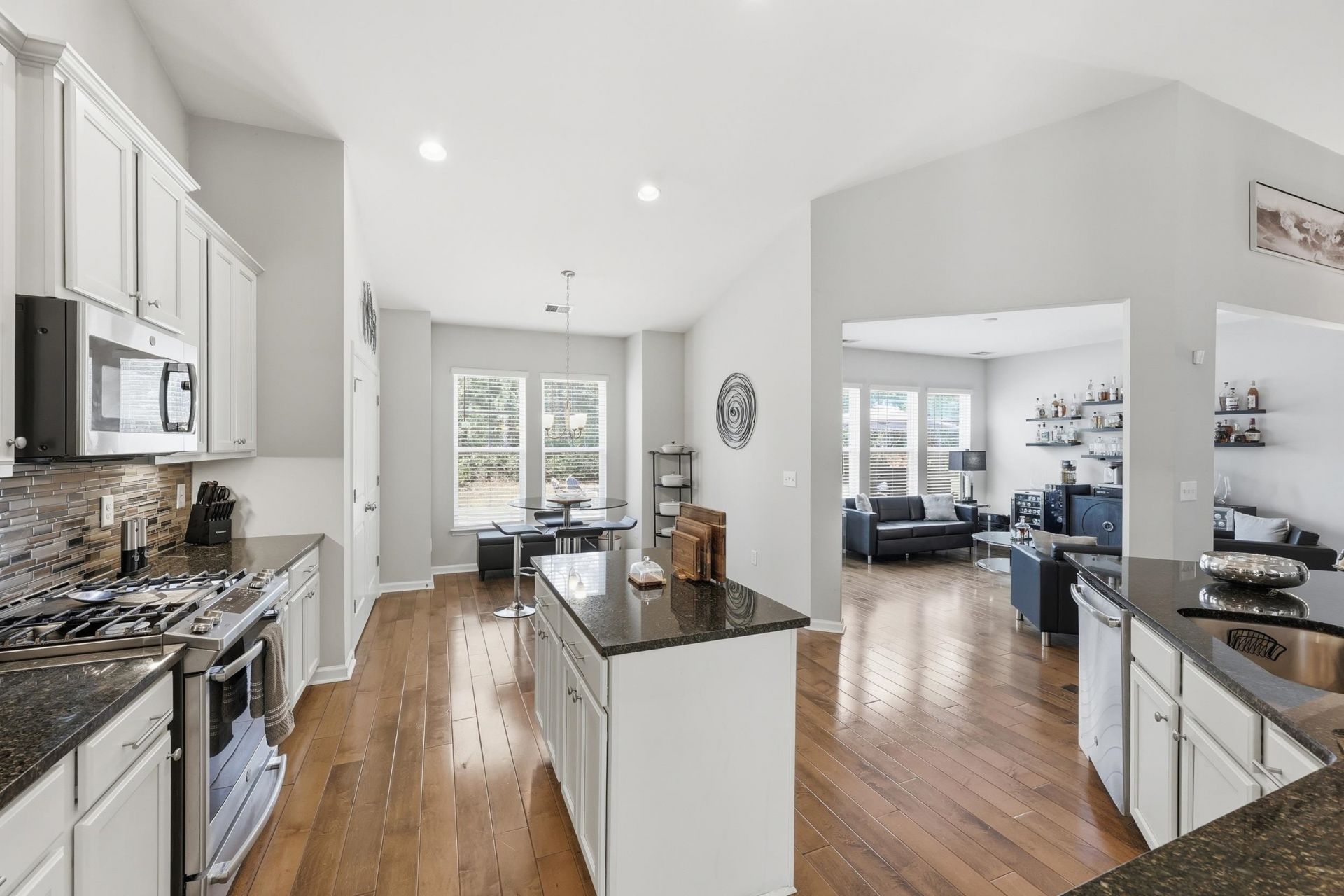 692 Tattlesbury Dr. Photo 12