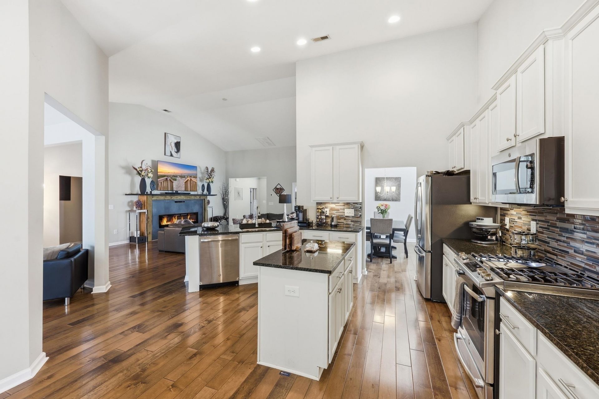692 Tattlesbury Dr. Photo 13