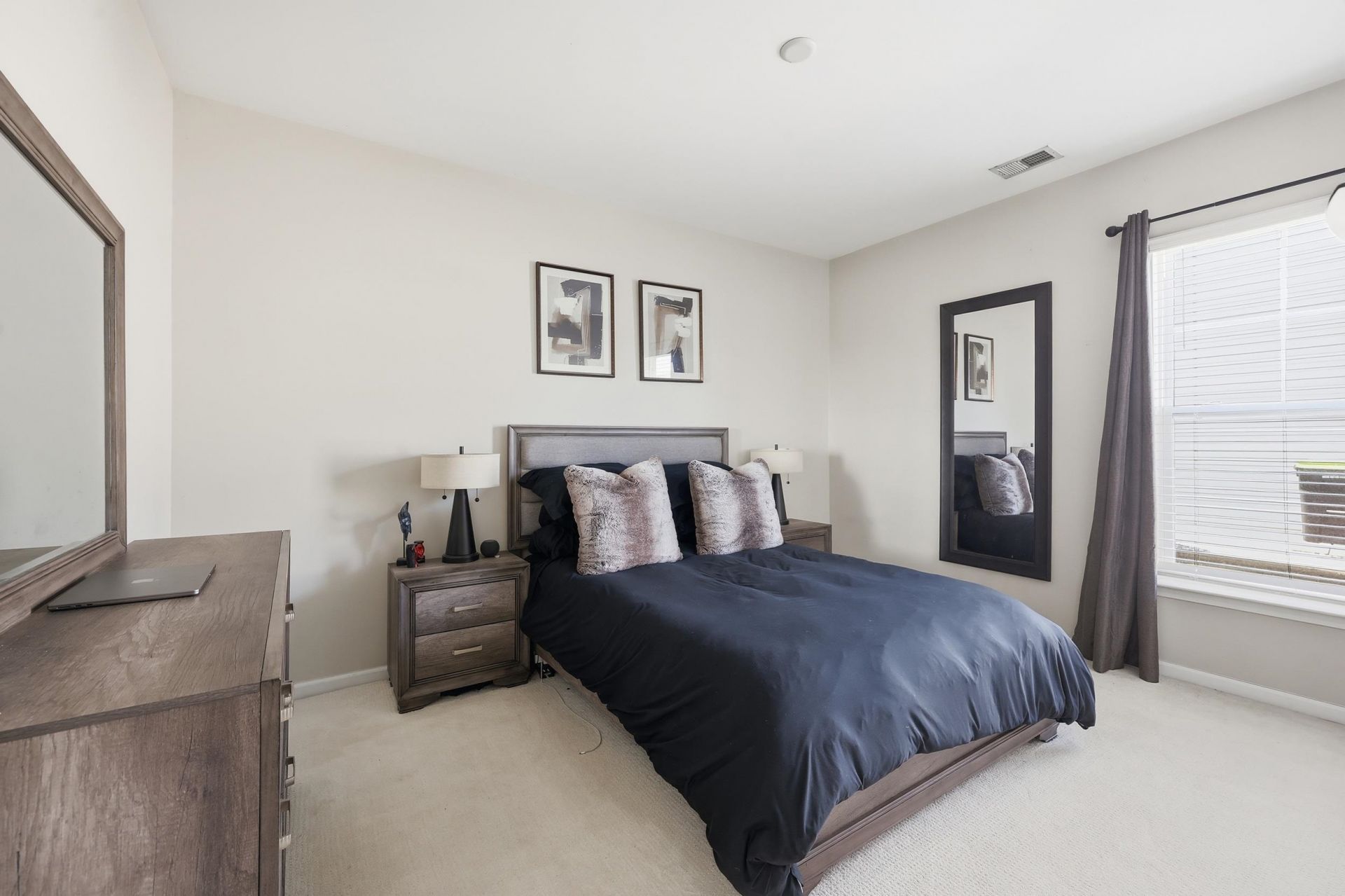 692 Tattlesbury Dr. Photo 17