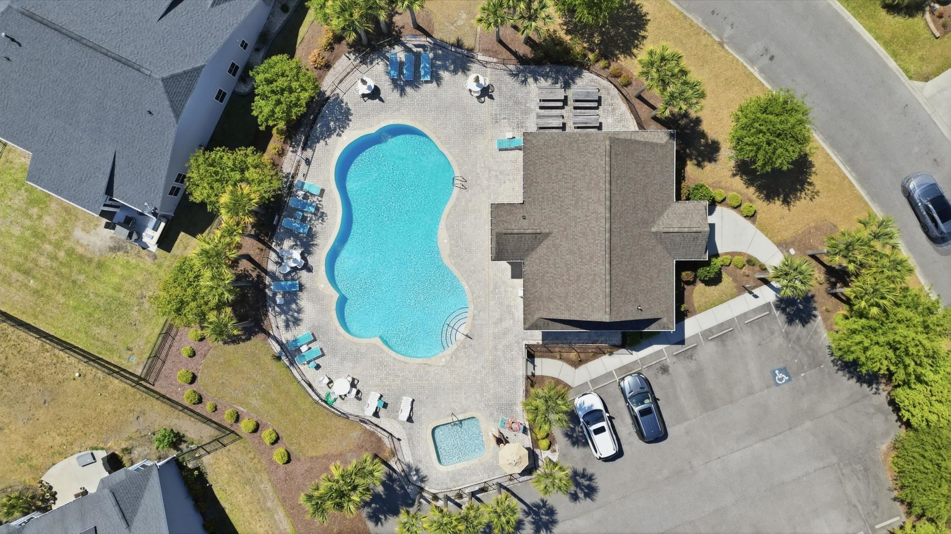 692 Tattlesbury Dr. Photo 33