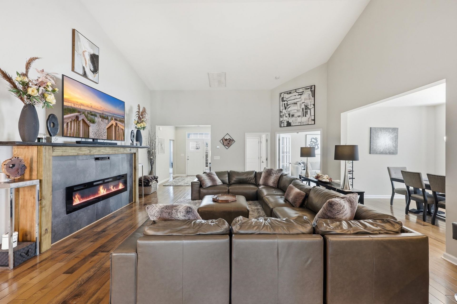 692 Tattlesbury Dr. Photo 8