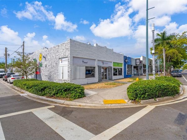 1000 SW 8th St , Miami, FL 33130