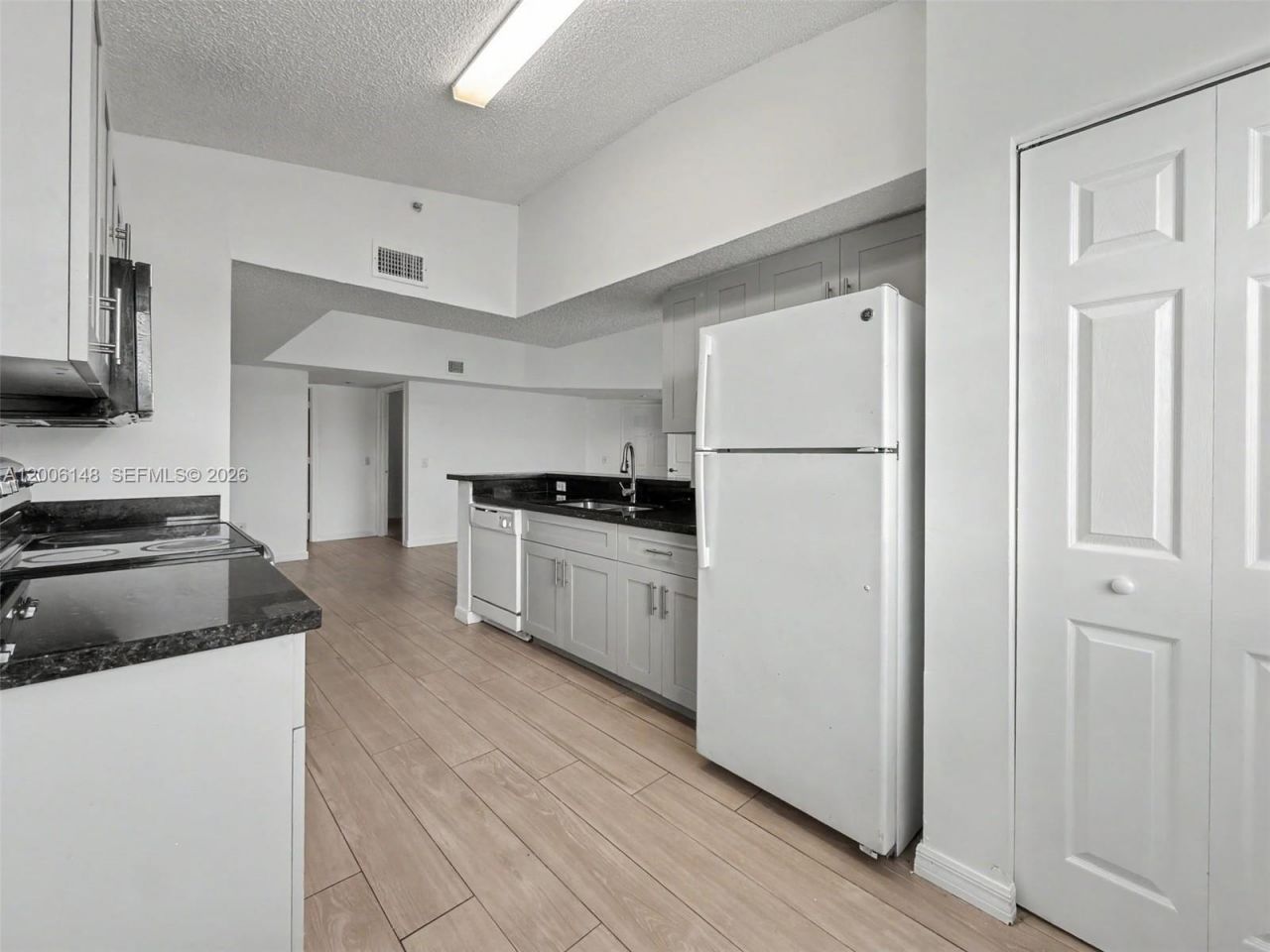 9615 NW 1st Ct , Unit 10-302, Pembroke Pines, FL 33024 Photo