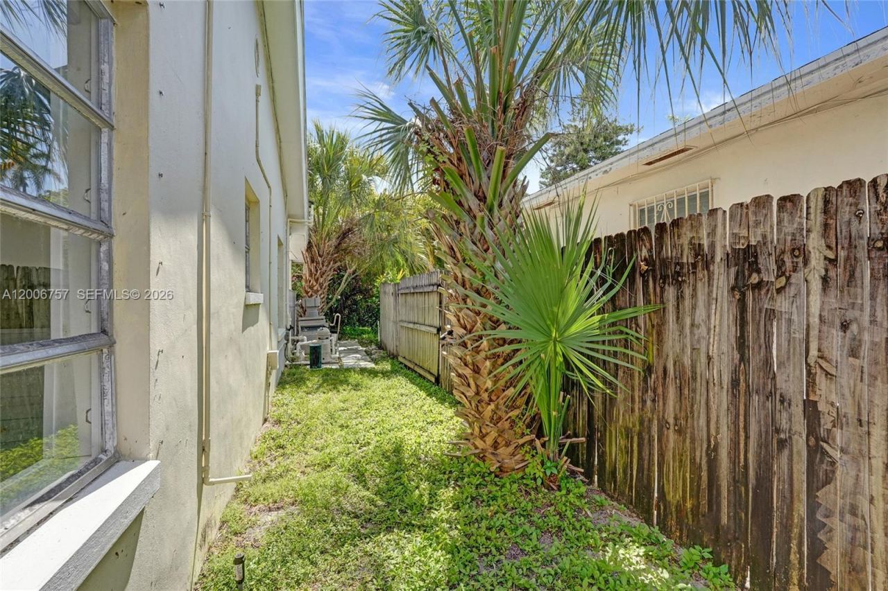 1421 S Palmway , Lake Worth, FL 33460 Photo