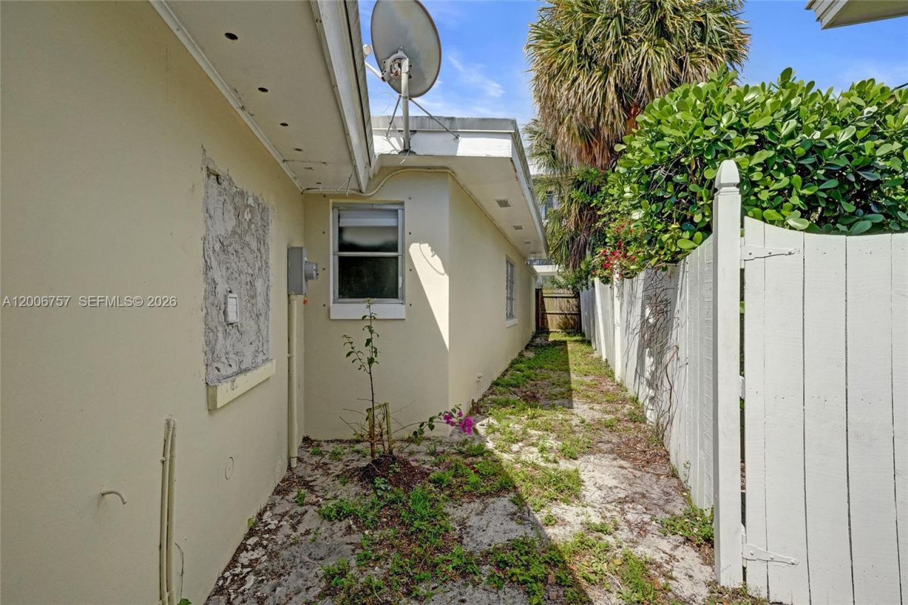 1421 S Palmway , Lake Worth, FL 33460 Photo