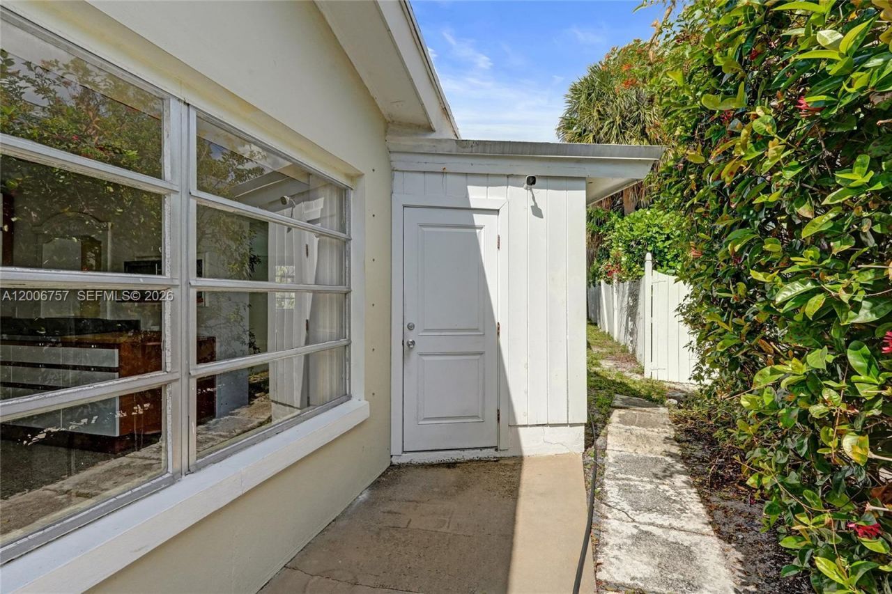 1421 S Palmway , Lake Worth, FL 33460 Photo