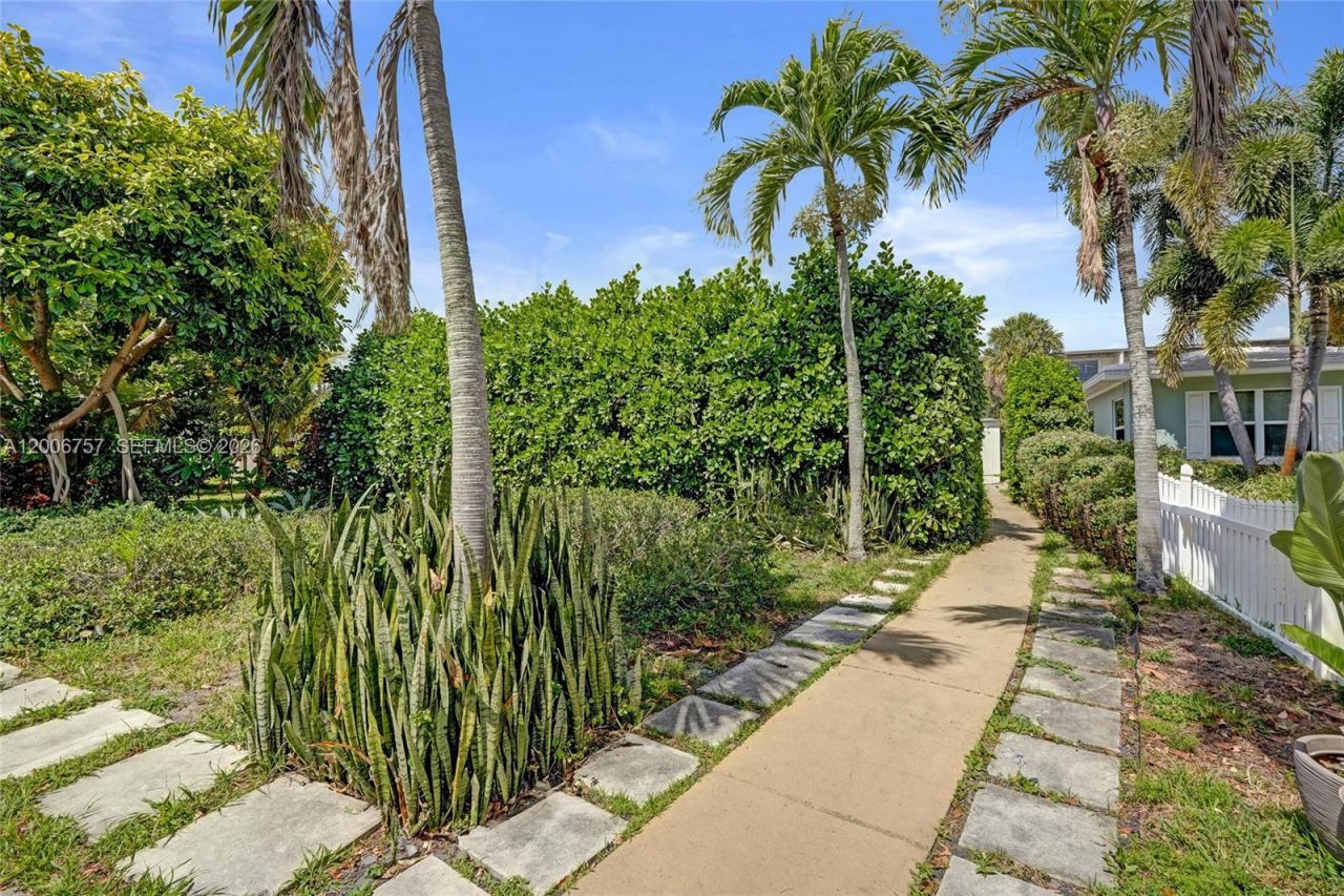 1421 S Palmway , Lake Worth, FL 33460 Photo