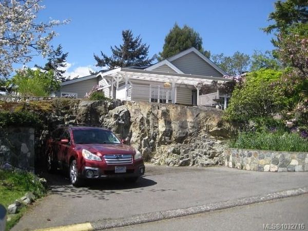 464 Nelson St , Esquimalt, BC V9A 6P4