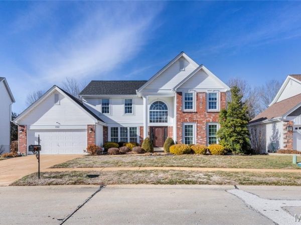 752 Charleston Oaks Drive, Ballwin, MO 63021