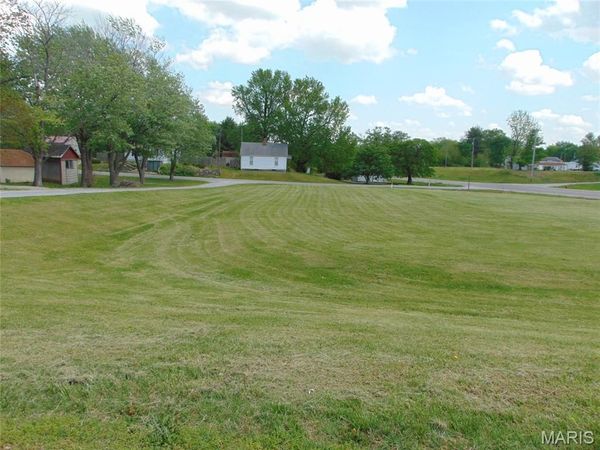 201 E KNAUER Street E, Ava, IL 62907